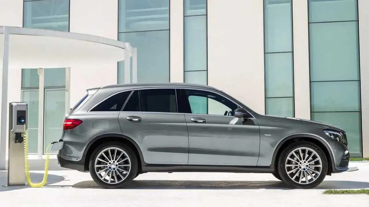 Mercedes-Benz GLC 350e 4MATIC en movimiento