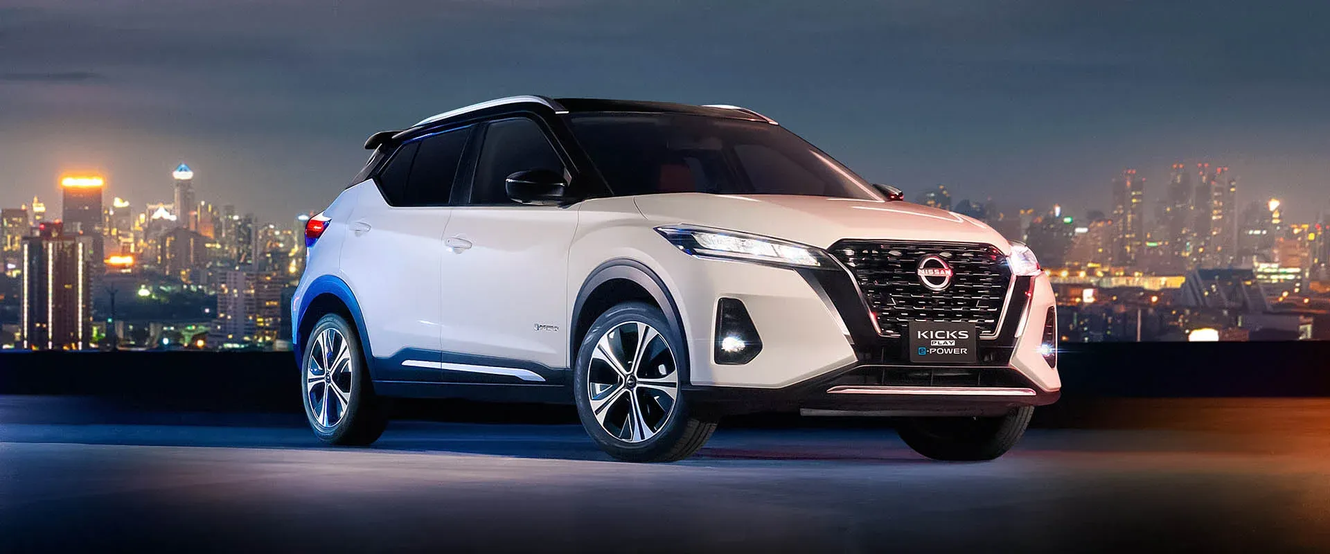 Nissan Kicks e-POWER 2025 en color rojo