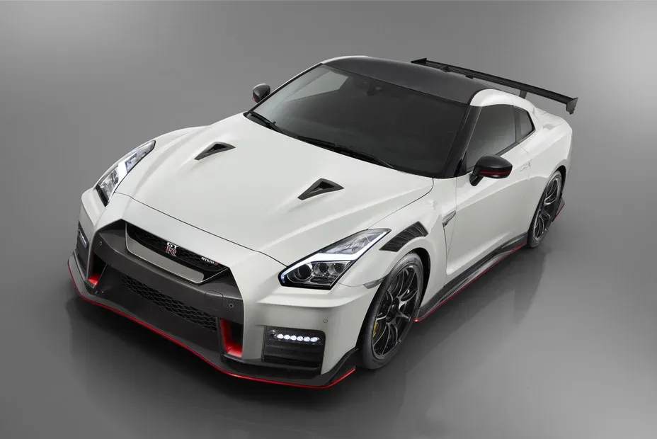 Nissan GT-R R35 vista frontal