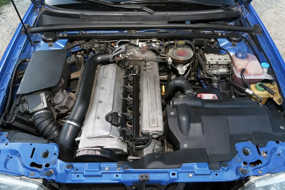 Motor Audi RS2 Avant con detalles Porsche