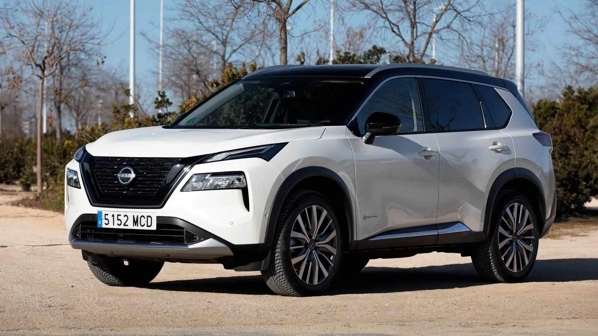 Nissan X-Trail Hybrid 2024 perfil lateral