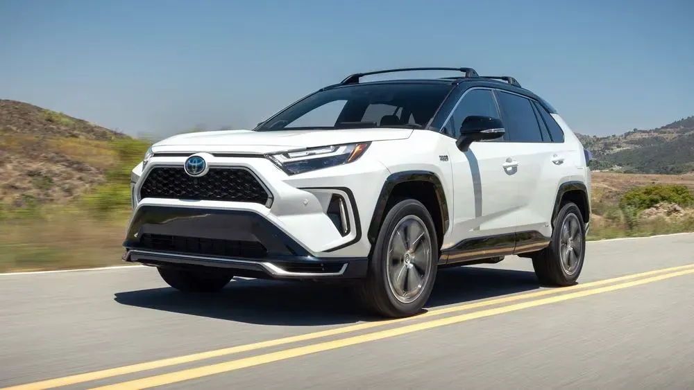 Toyota RAV4 2019 perfil en movimiento