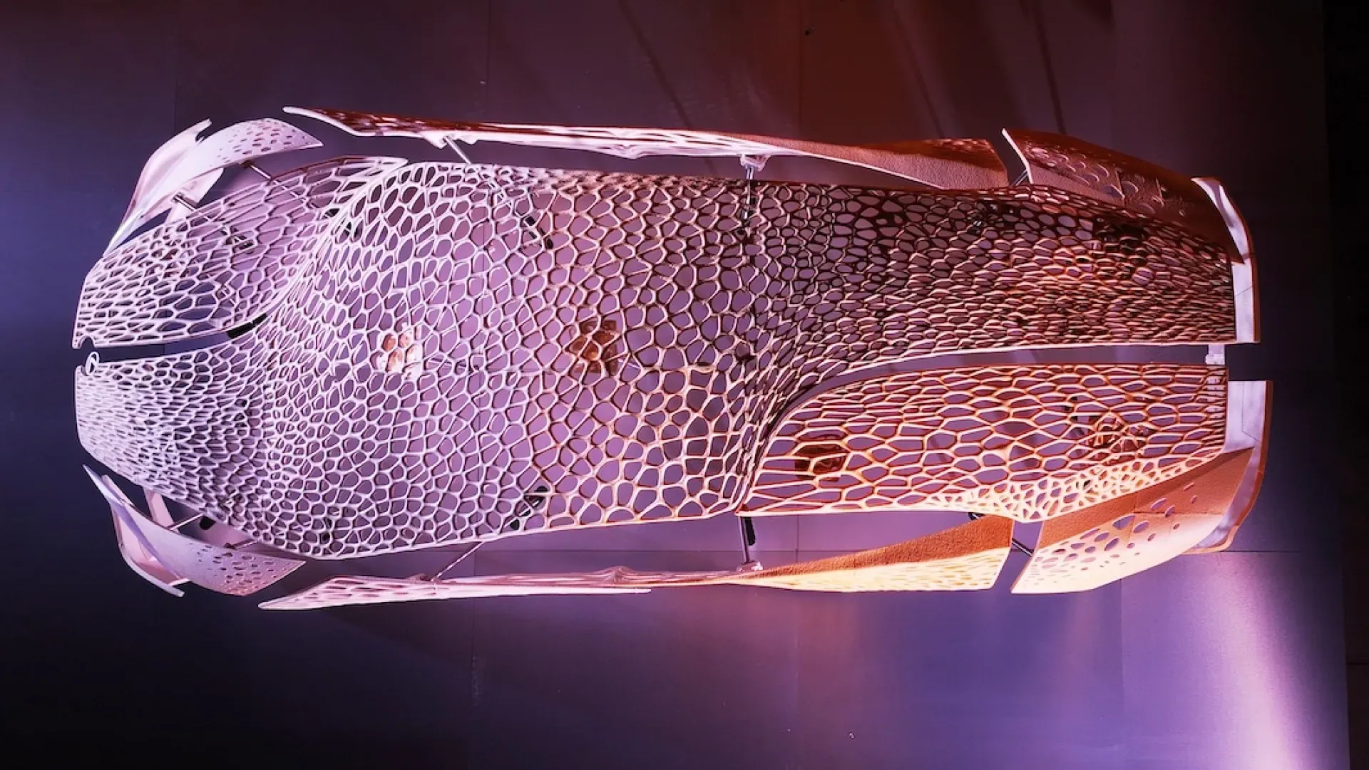 Detalle de los bioplásticos Nuatan en Lexus Liminal Cycles