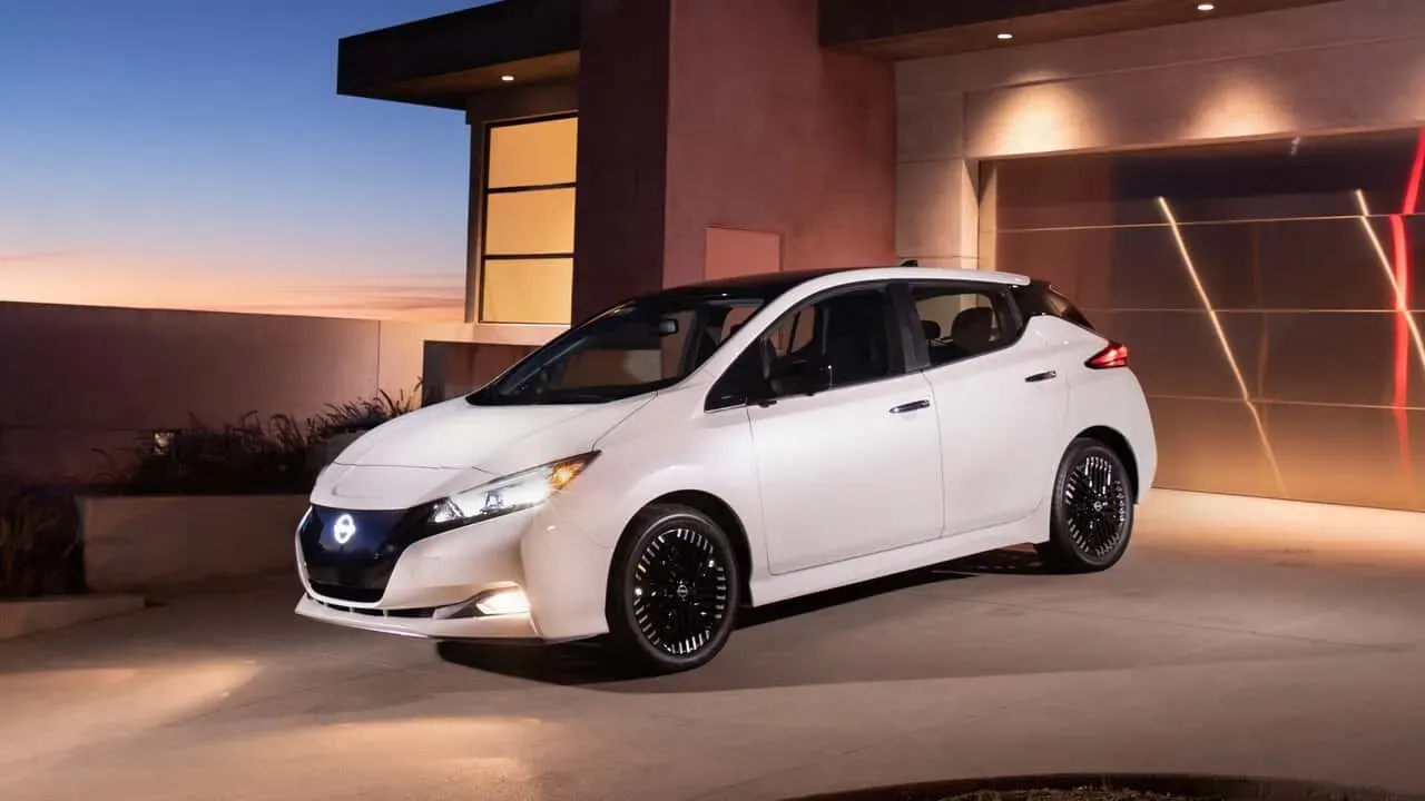 Nissan Leaf blanco perfil lateral