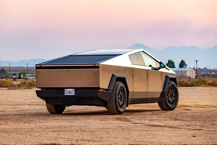 Tesla Cybertruck vista frontal