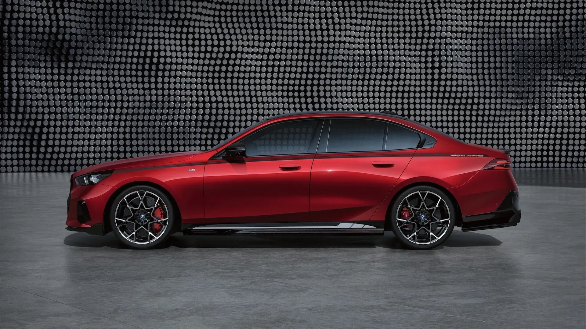 BMW i5 M Performance 2024 detalles laterales