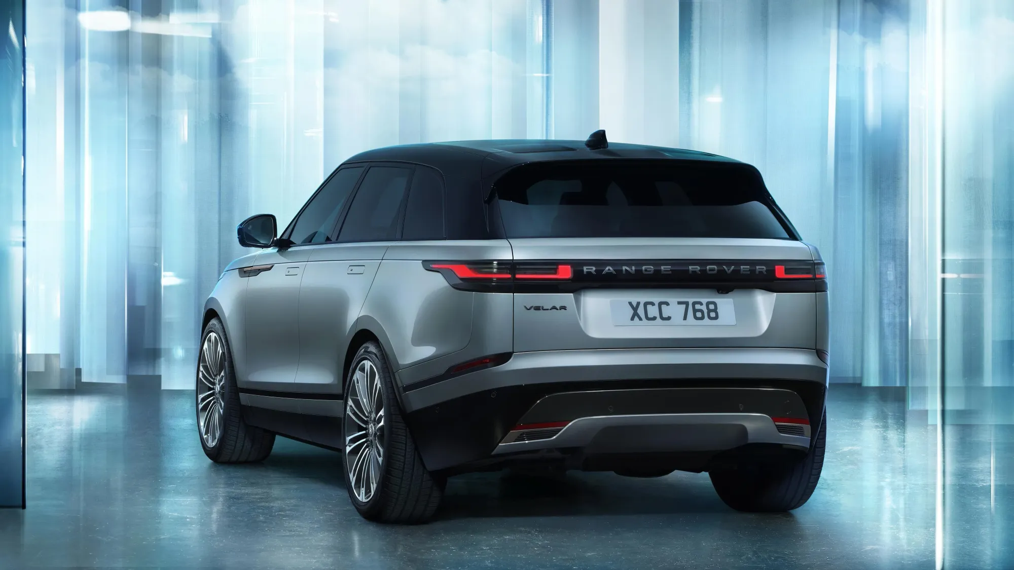 Range Rover Velar 2024 vista trasera