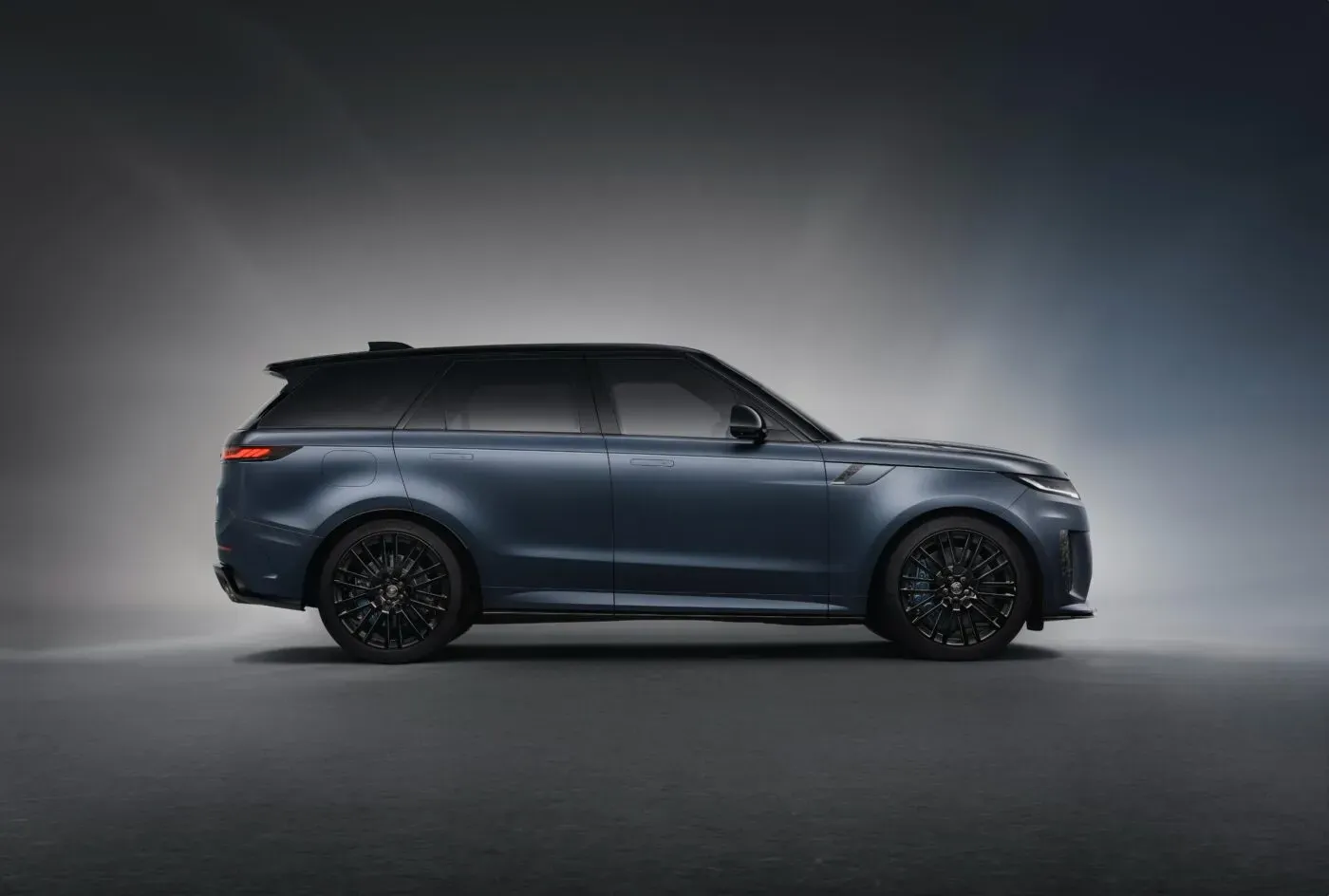 Range Rover Sport SV en color Nebula Blue