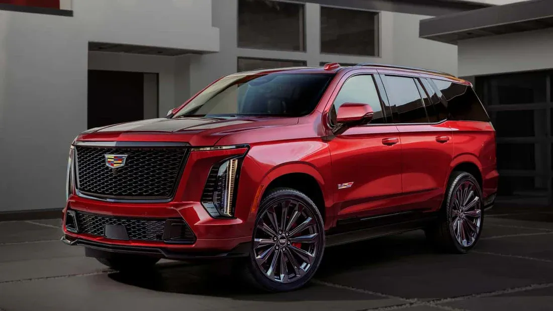 Vista frontal de la imponente Cadillac Escalade 2025 en color oscuro.