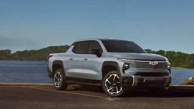Chevrolet Silverado EV 2025 LT frente
