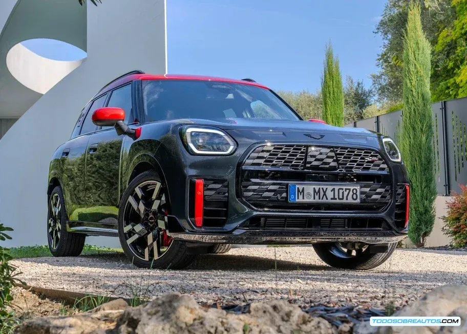 Detalle del diseño exterior de la Mini Countryman 2025 (ej: rines, faros, etc.)