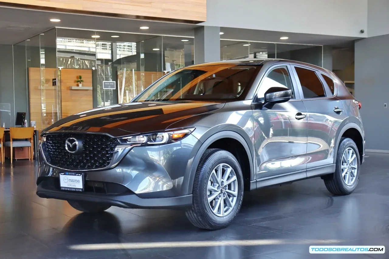 Vista general del diseño exterior mazda cx-5 2023.