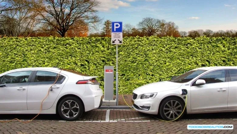 Ilustración que muestra el crecimiento del mercado de autos seminuevos