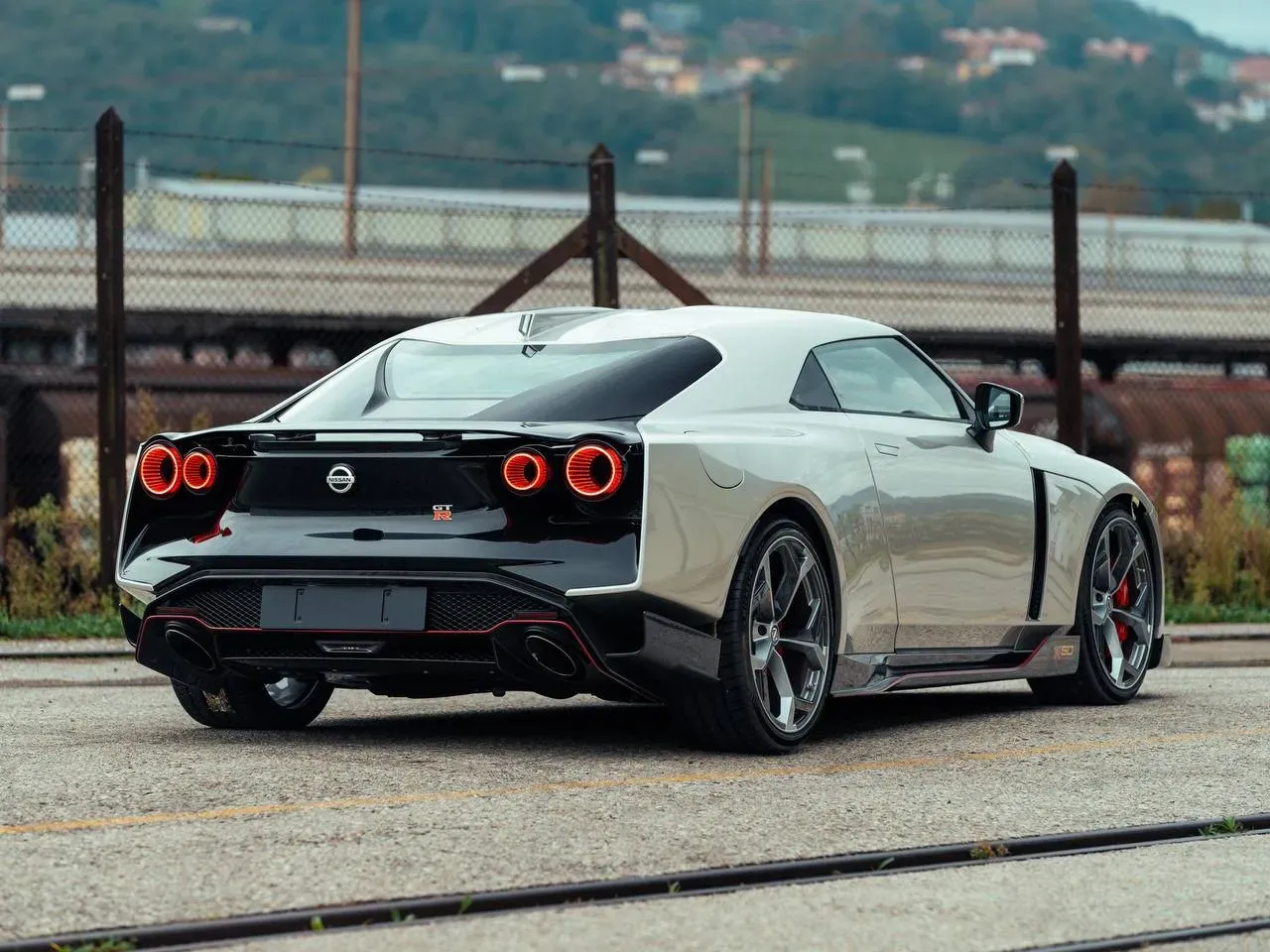 Nissan GT-R50 by Italdesign 2021 - Vista lateral agresiva
