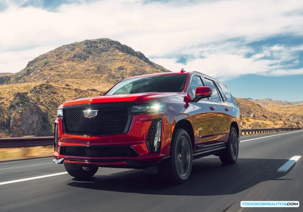Detalle del diseño exterior y la línea de cintura del Cadillac Escalade-V 2025