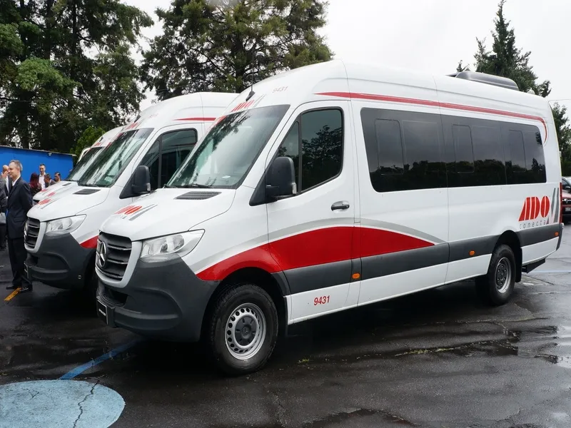 Evento de entrega de Mercedes-Benz Sprinter a Mobility ADO