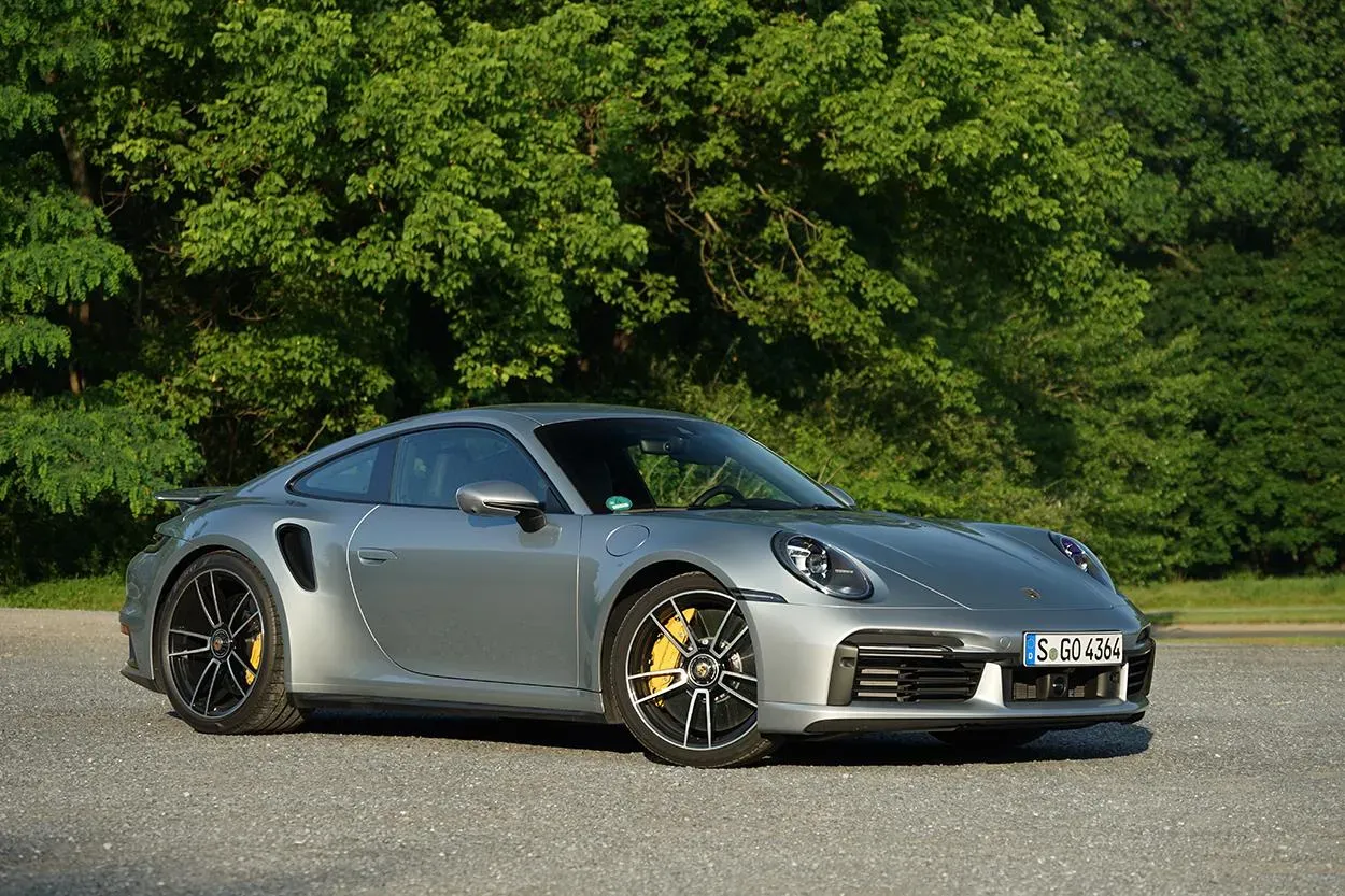 Porsche 911 Turbo S 992 modificado