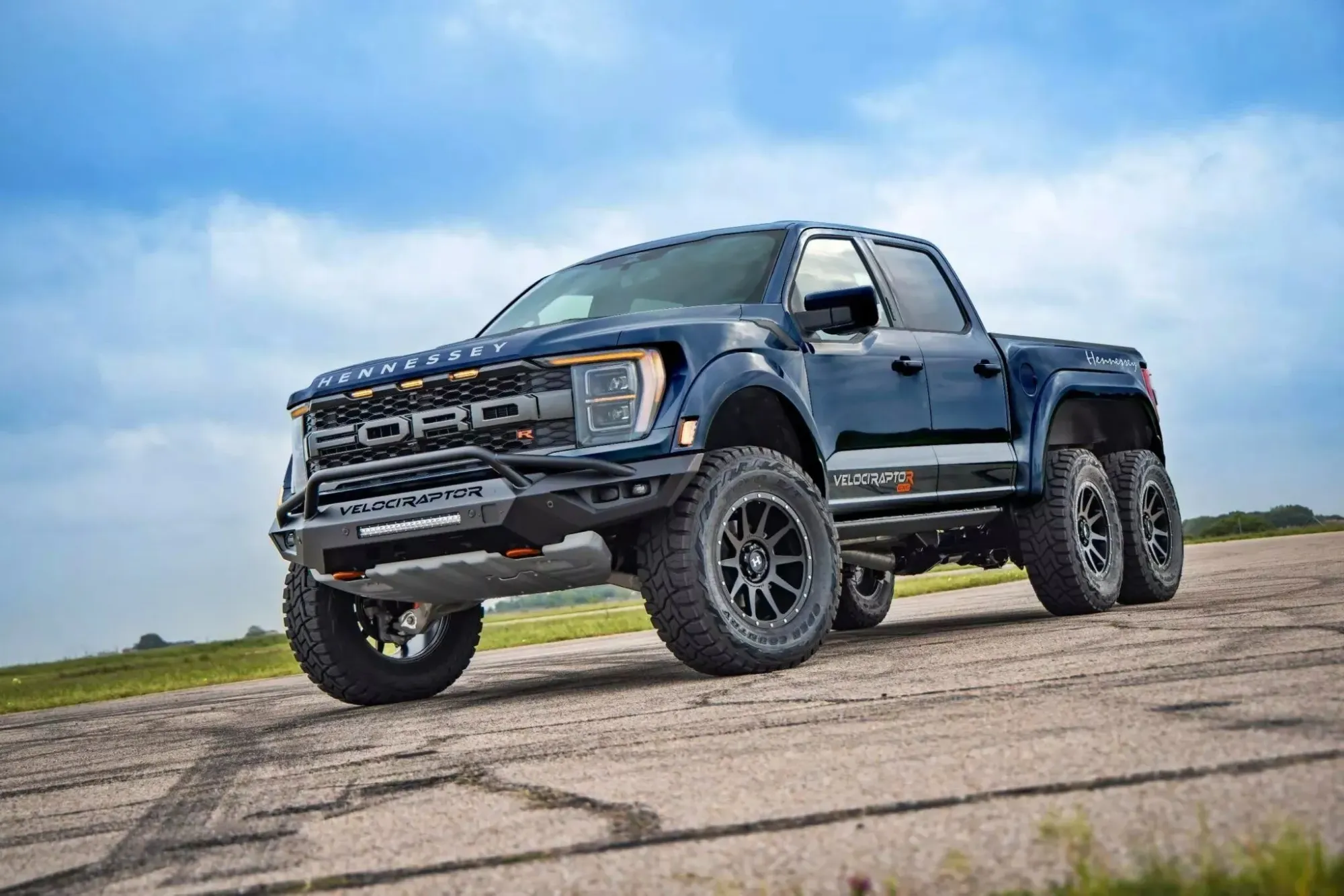 Hennessey VelociRaptor 6x6 vista frontal