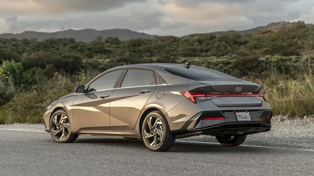 Hyundai Elantra 2024