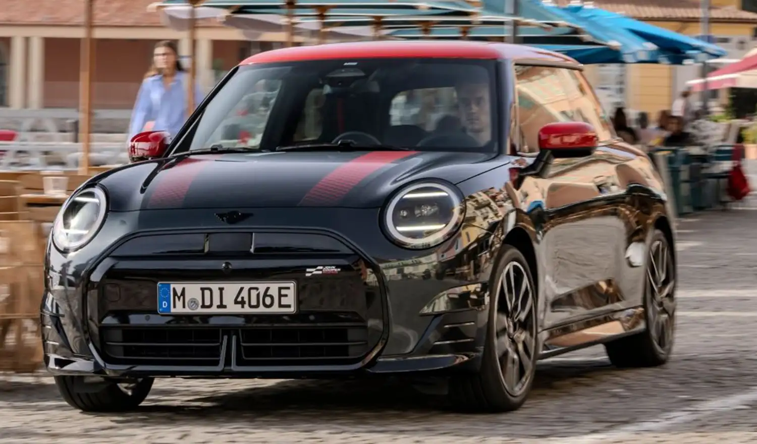 MINI Cooper S JCW Trim 2024 interior y pantalla