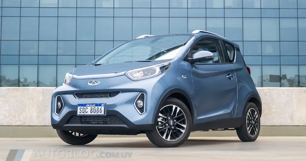 Chery eQ1 de perfil en ciudad