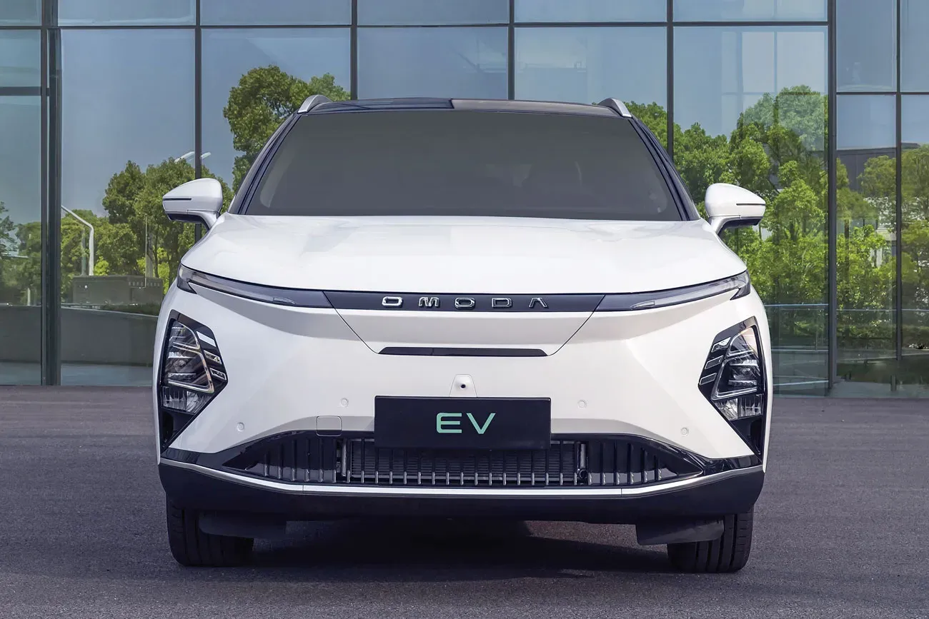 Interior tecnológico del Omoda 05