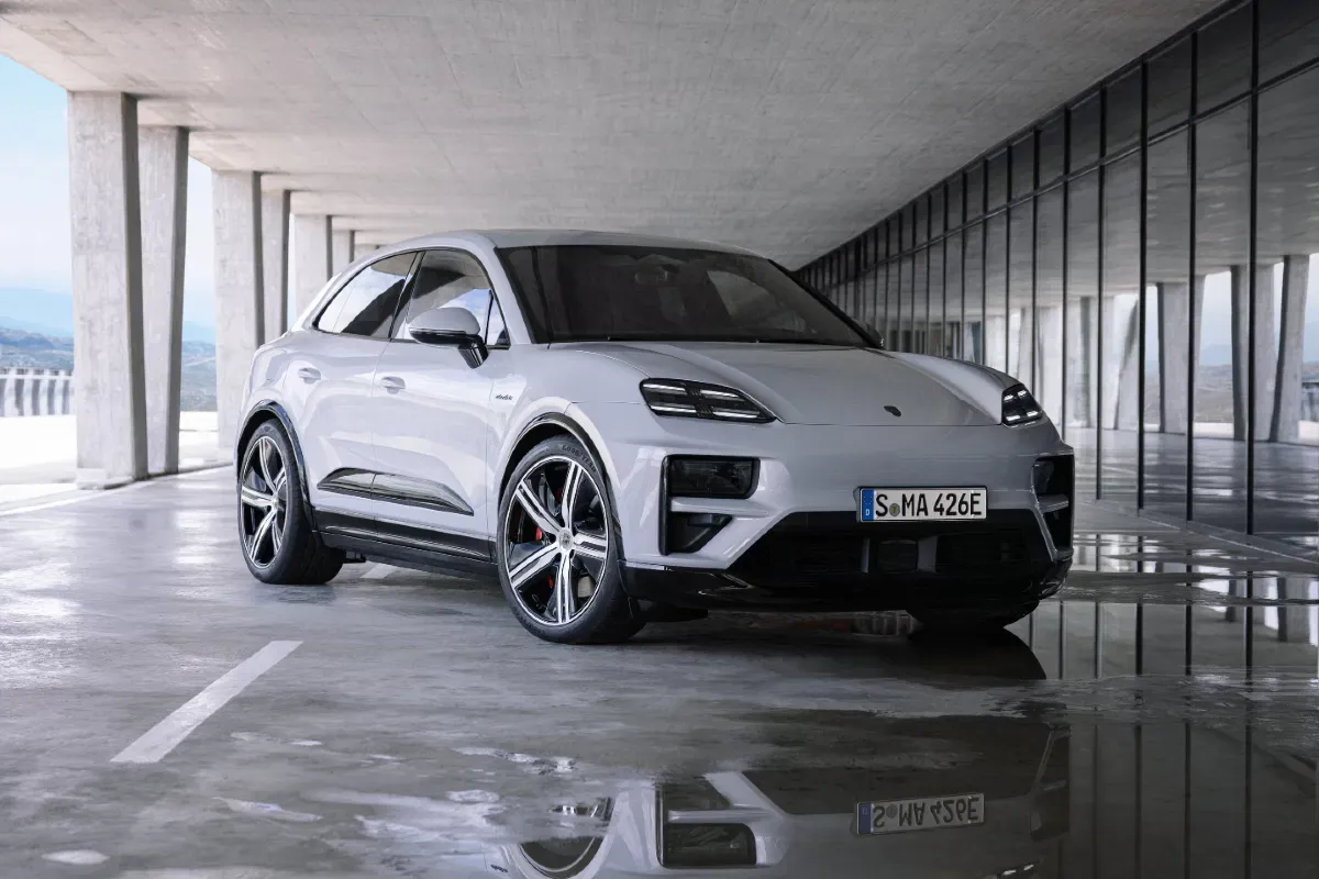 Porsche Macan Turbo 2024 frontal
