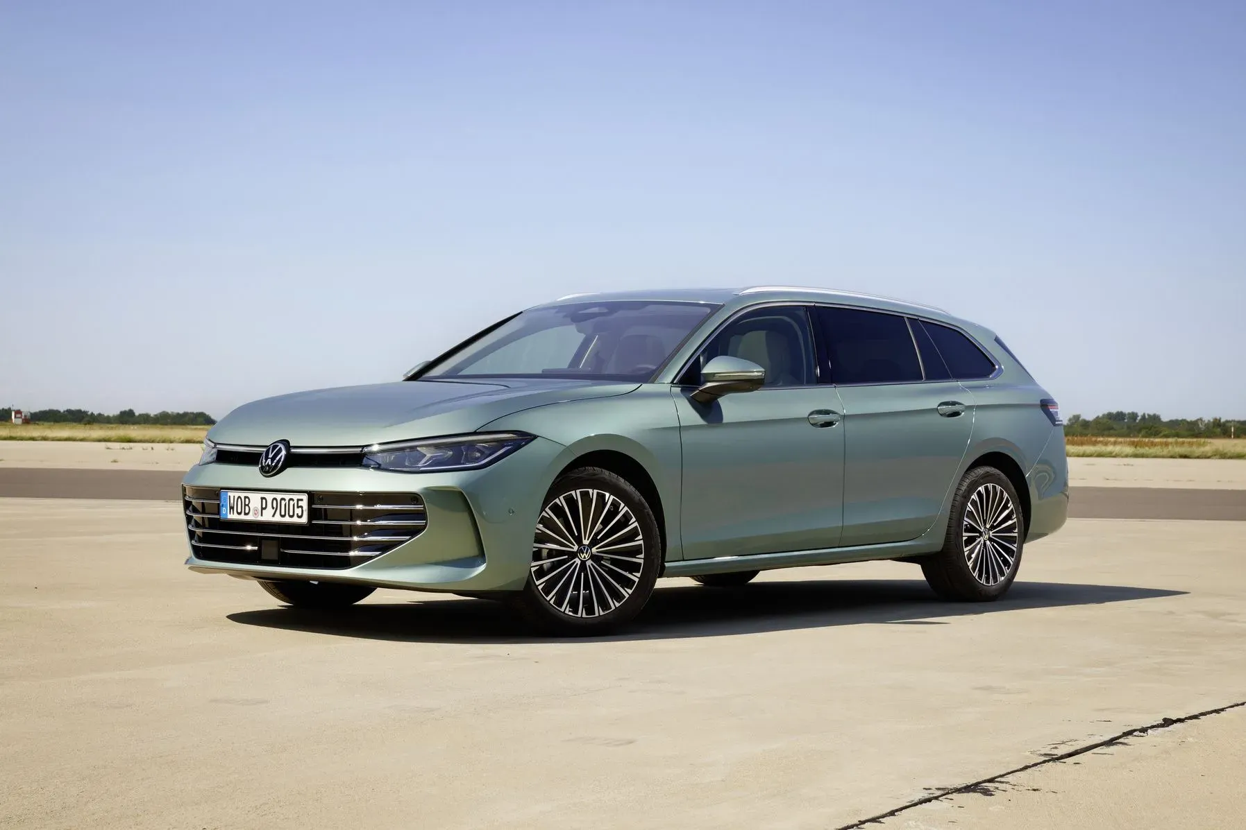 Volkswagen Passat 2024 frontal