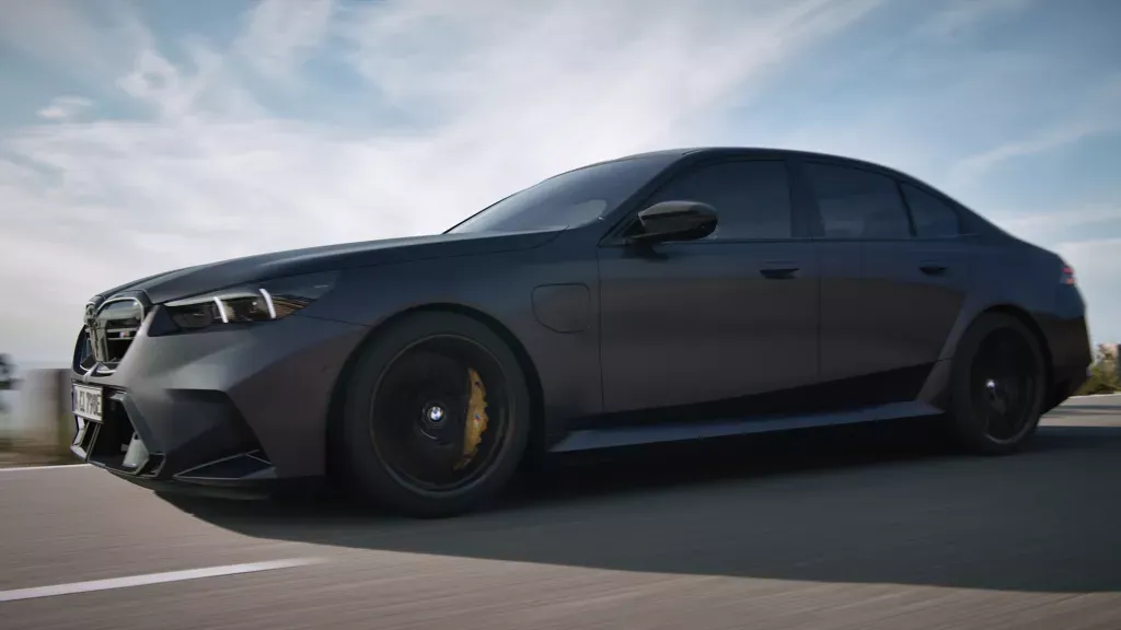 BMW M5 2024 en conducción