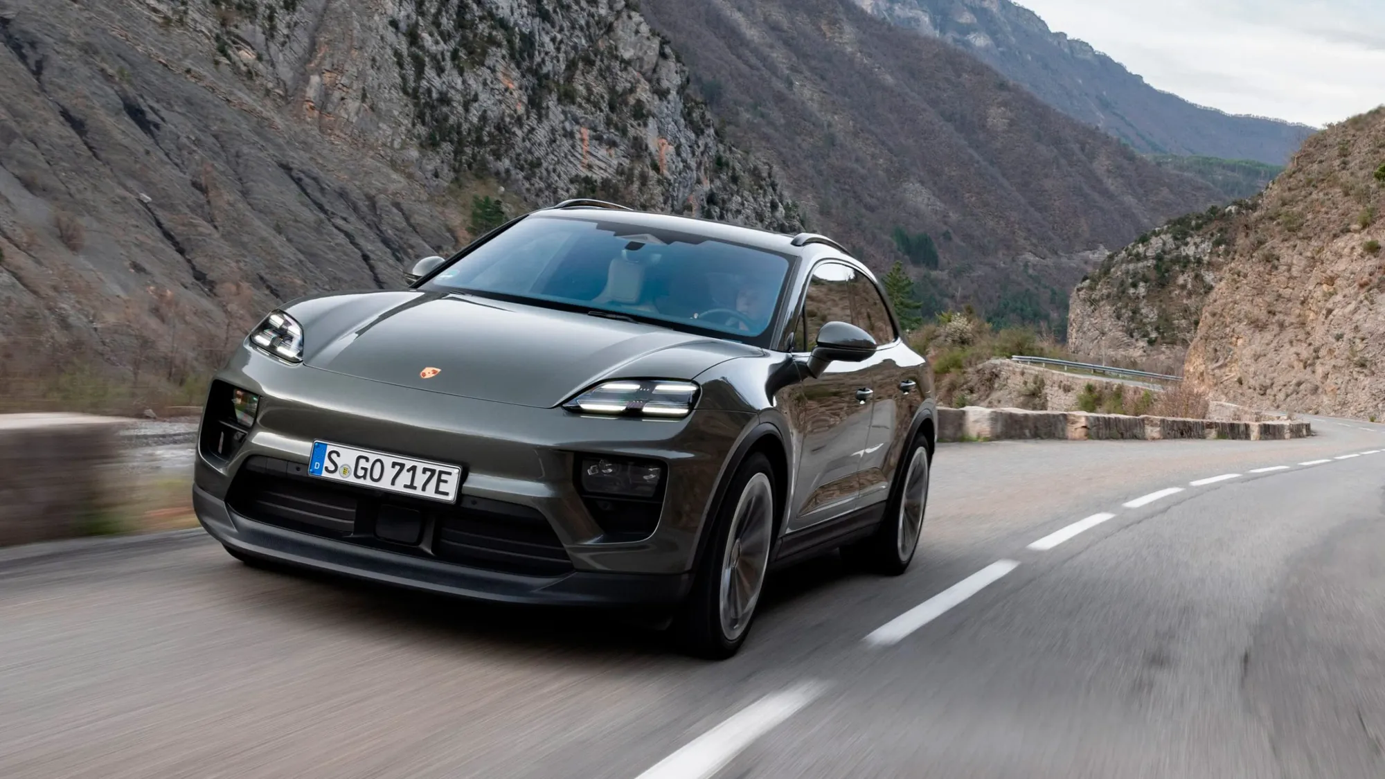 Porsche Macan Turbo 2024 trasero