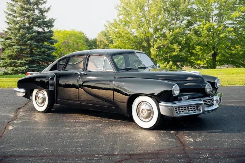 Vista lateral del tucker 48 destacando sus proporciones