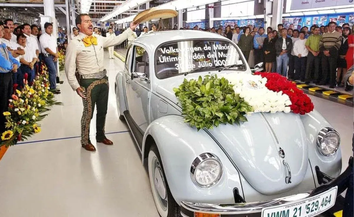 Último Volkswagen Sedán o Vocho saliendo de la línea de producción en Puebla
