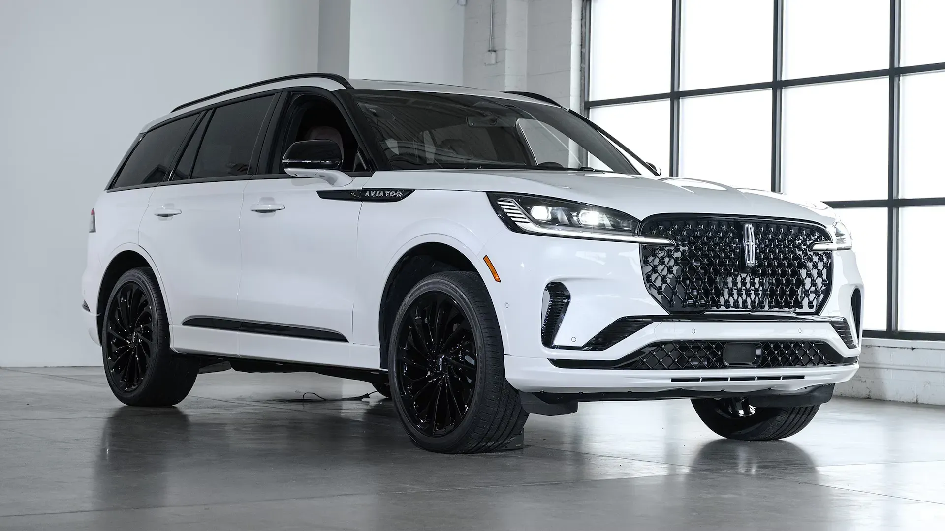 Interior lujoso Lincoln Aviator 2025