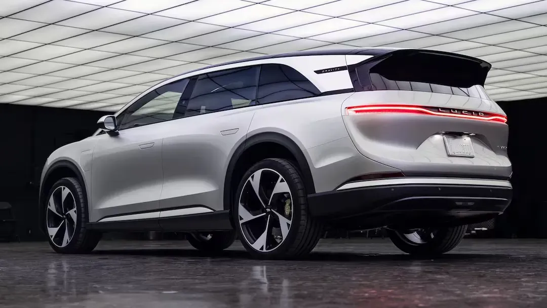 Lucid Gravity 2025 vista frontal y perfil