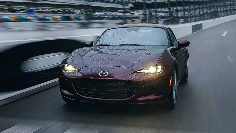 Mazda MX-5 Miata 35 Aniversario 2025 frente y capota