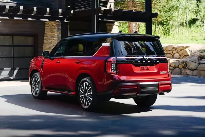 Interior lujoso del Nissan Armada 2025 Platinum Reserve