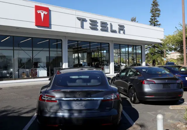 Tesla Model Y 2025 en carretera