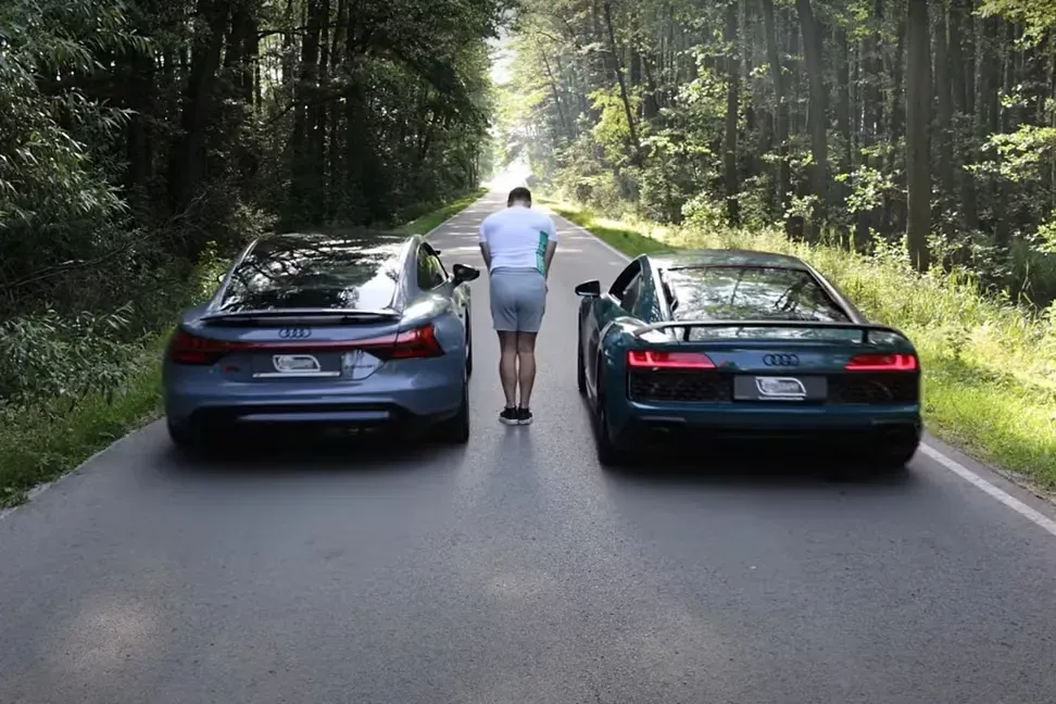 Audi R8 V10 y RS e-tron GT en comparativa frontal