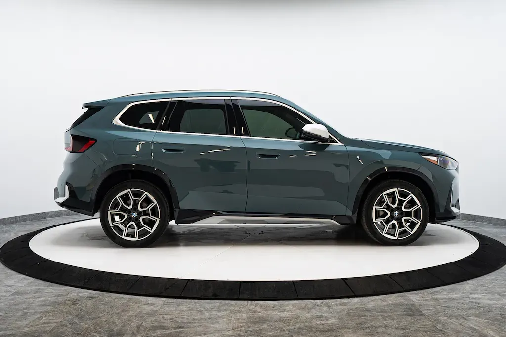 BMW X1 2025 frontal y perfil