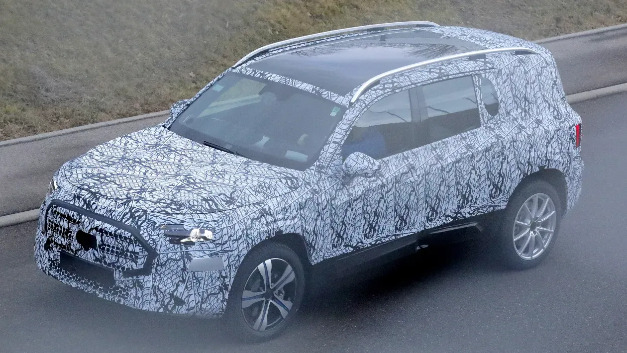 Mercedes GLB 2026 vista frontal 3/4