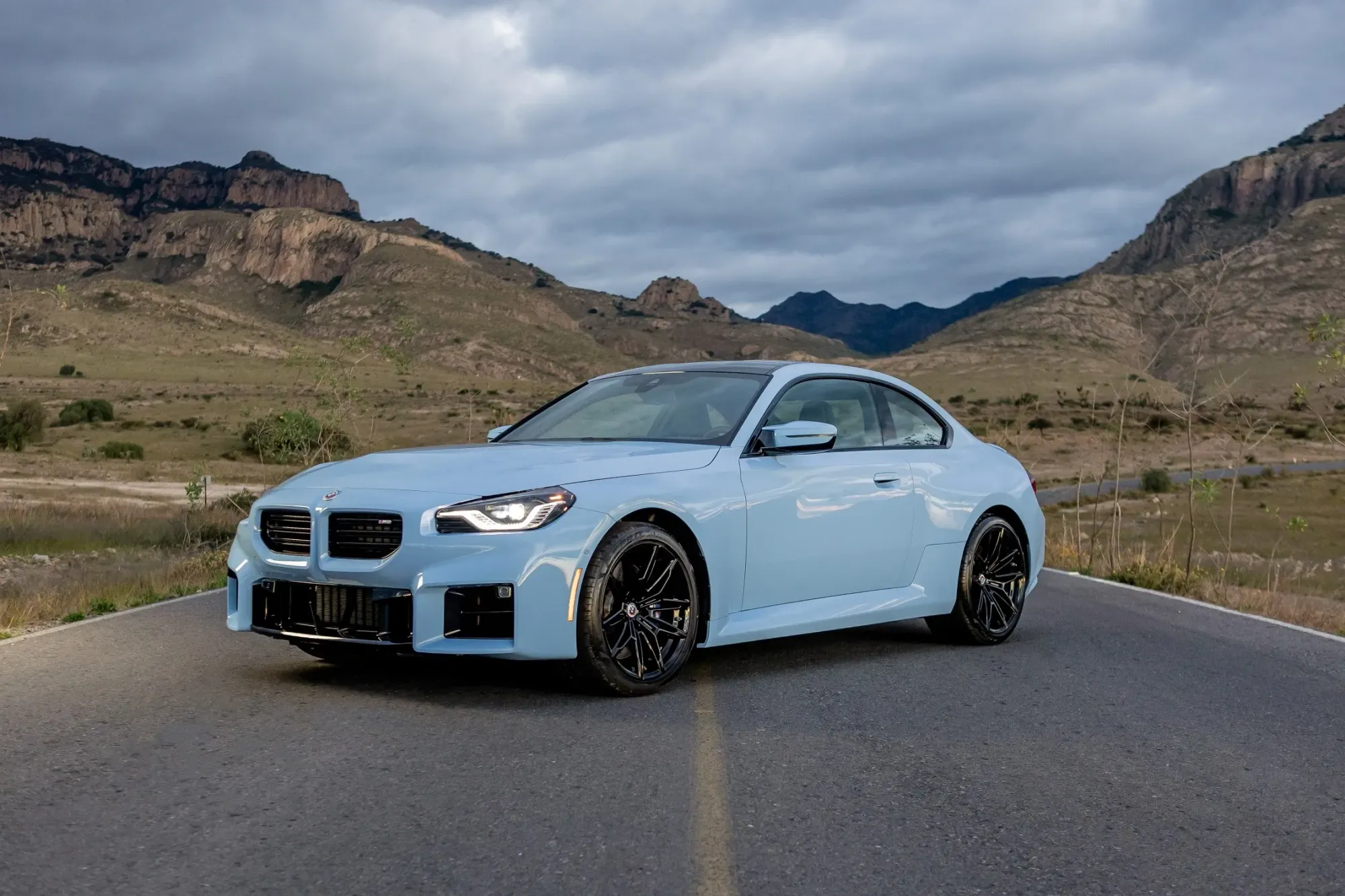 BMW M2 en carretera