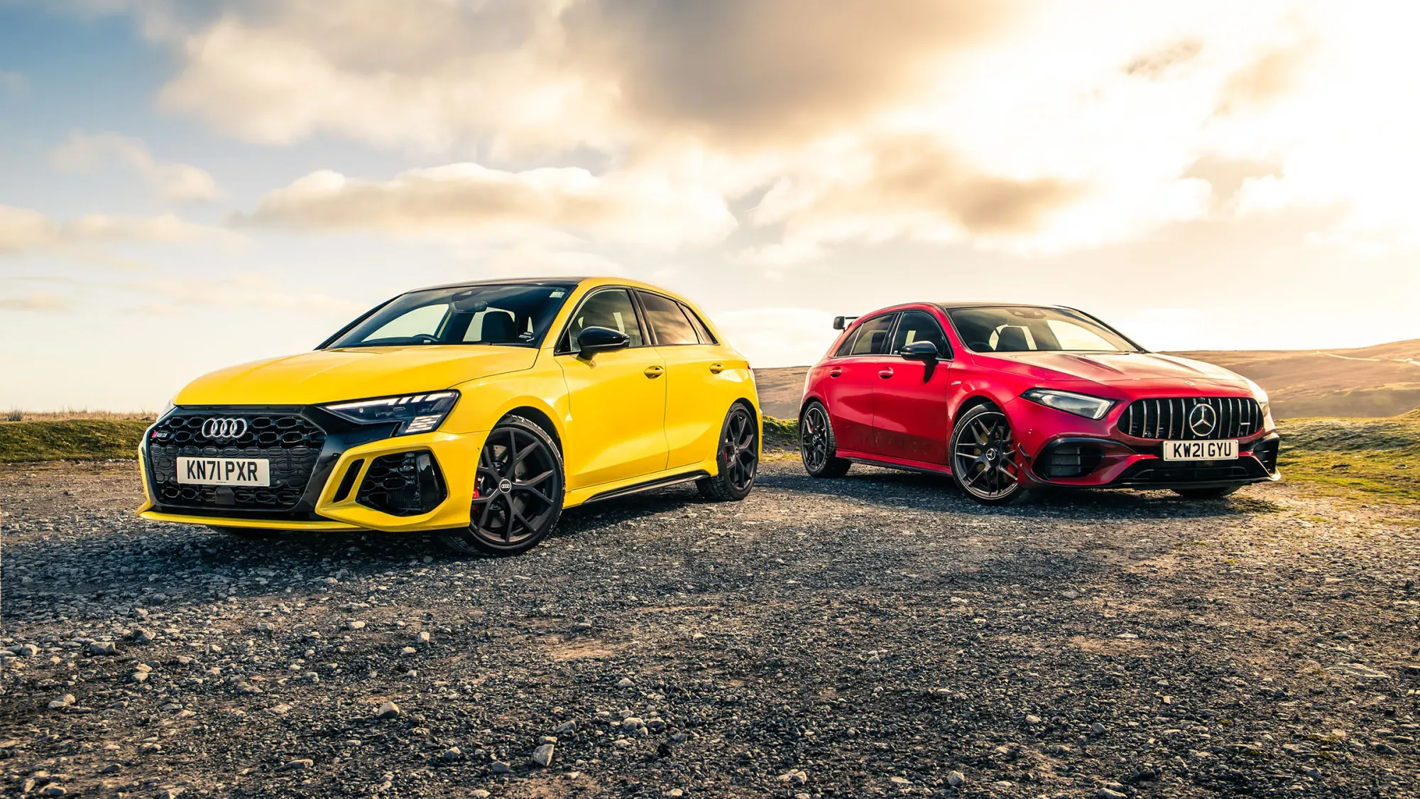 Audi RS3 vs Mercedes-AMG A45 S perfil