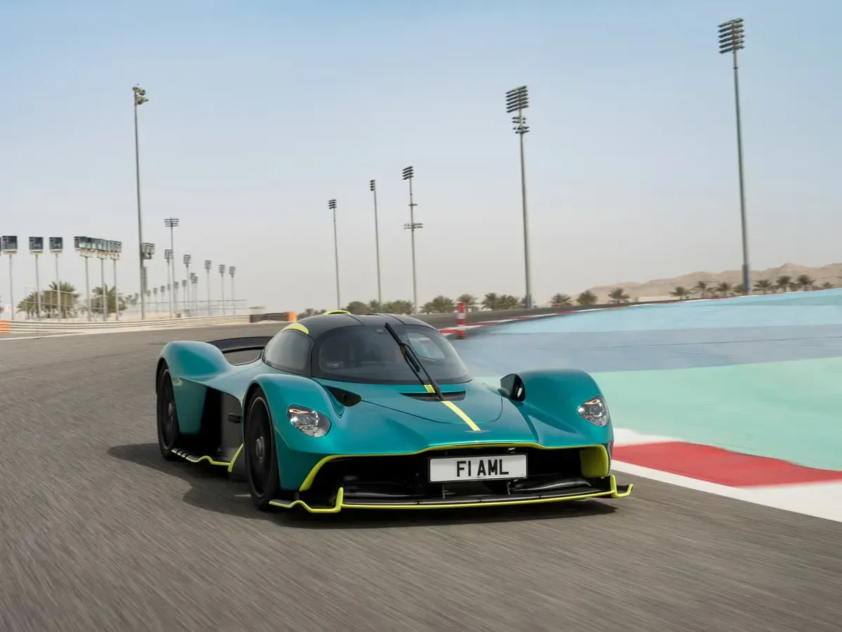 Aston Martin Valkyrie perfil lateral