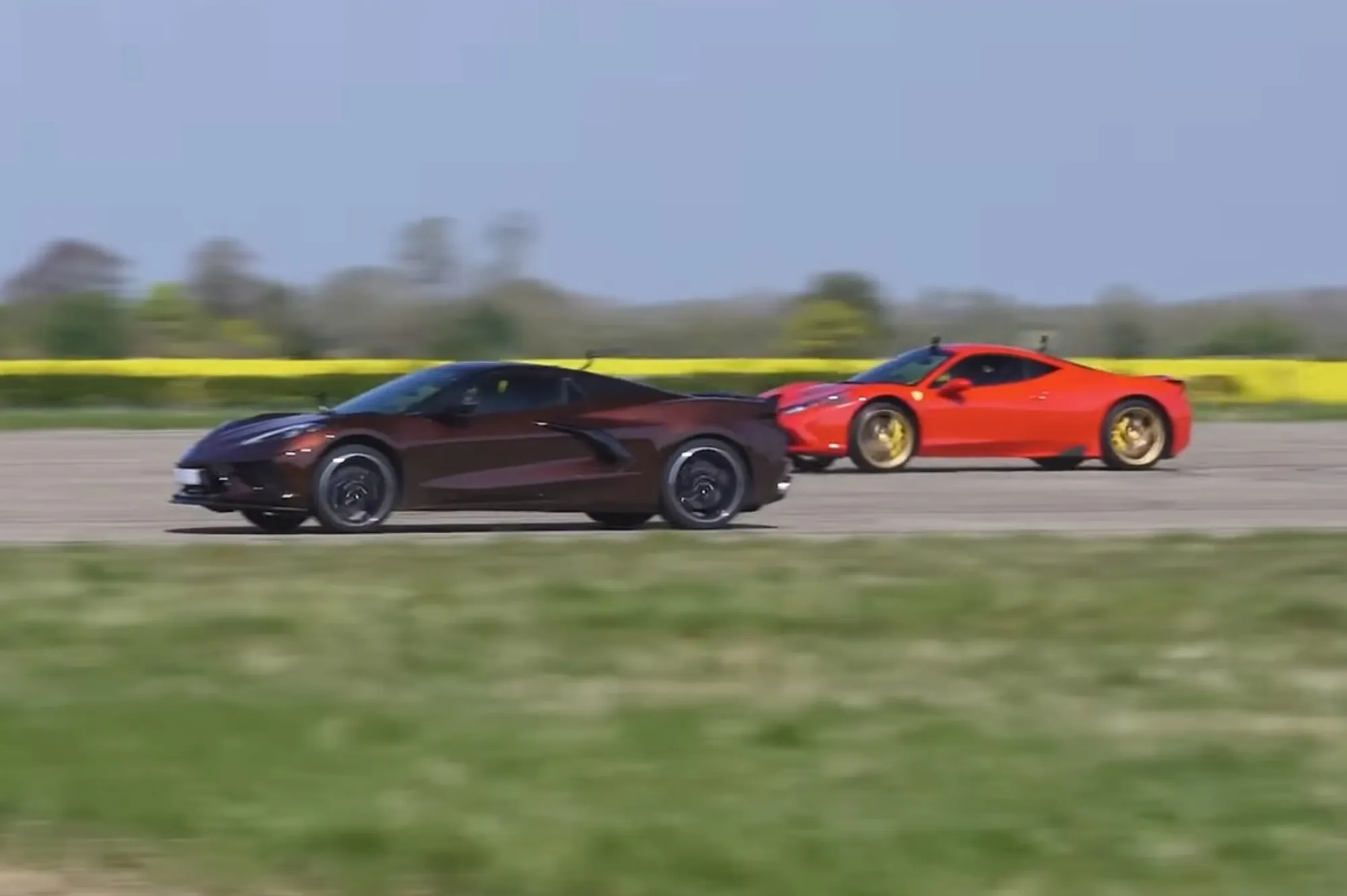 Comparativa frontal Corvette Stingray y Ferrari 458 Speciale