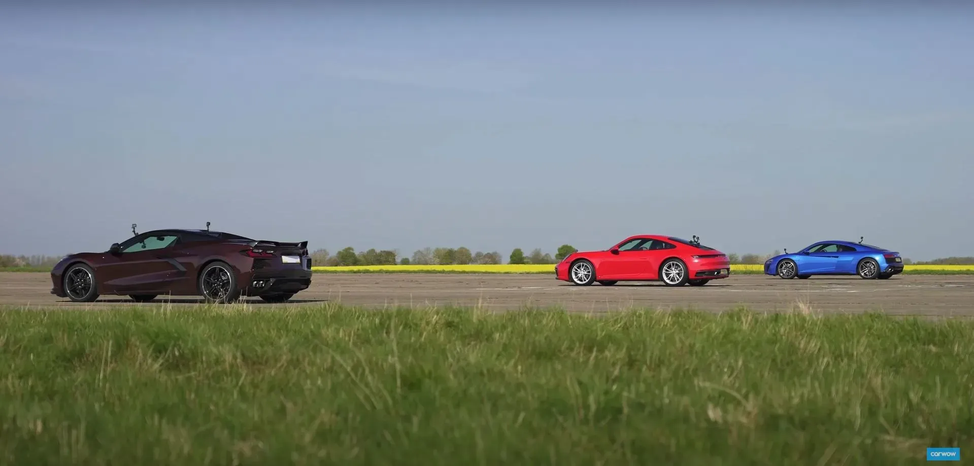 Chevrolet Corvette C8 Stingray, Porsche 911 Carrera y Audi R8 RWD en recta