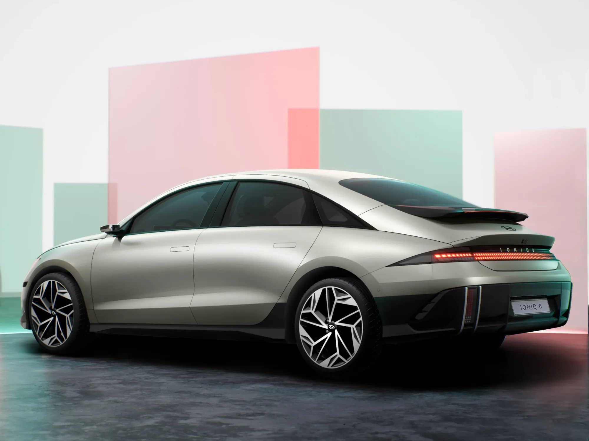 Hyundai Ioniq 6 vista trasera y perfil
