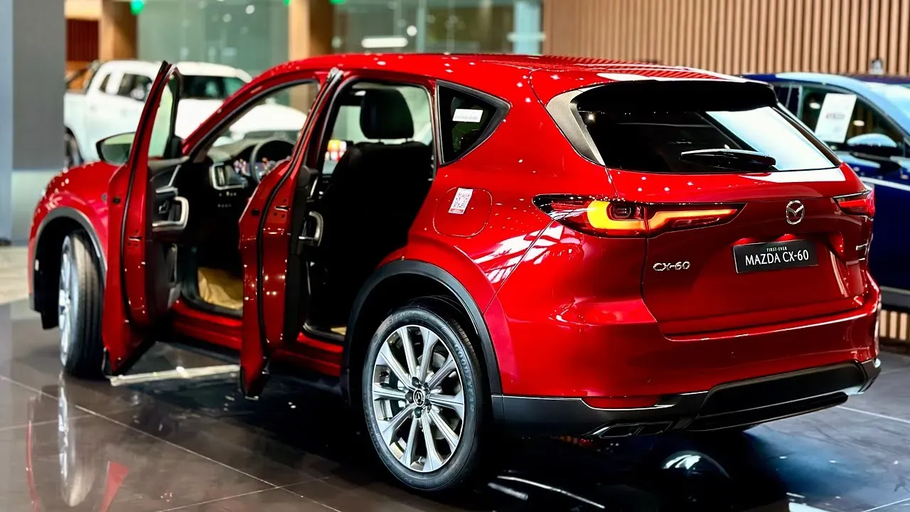 Interior lujoso del Mazda CX-60 2025