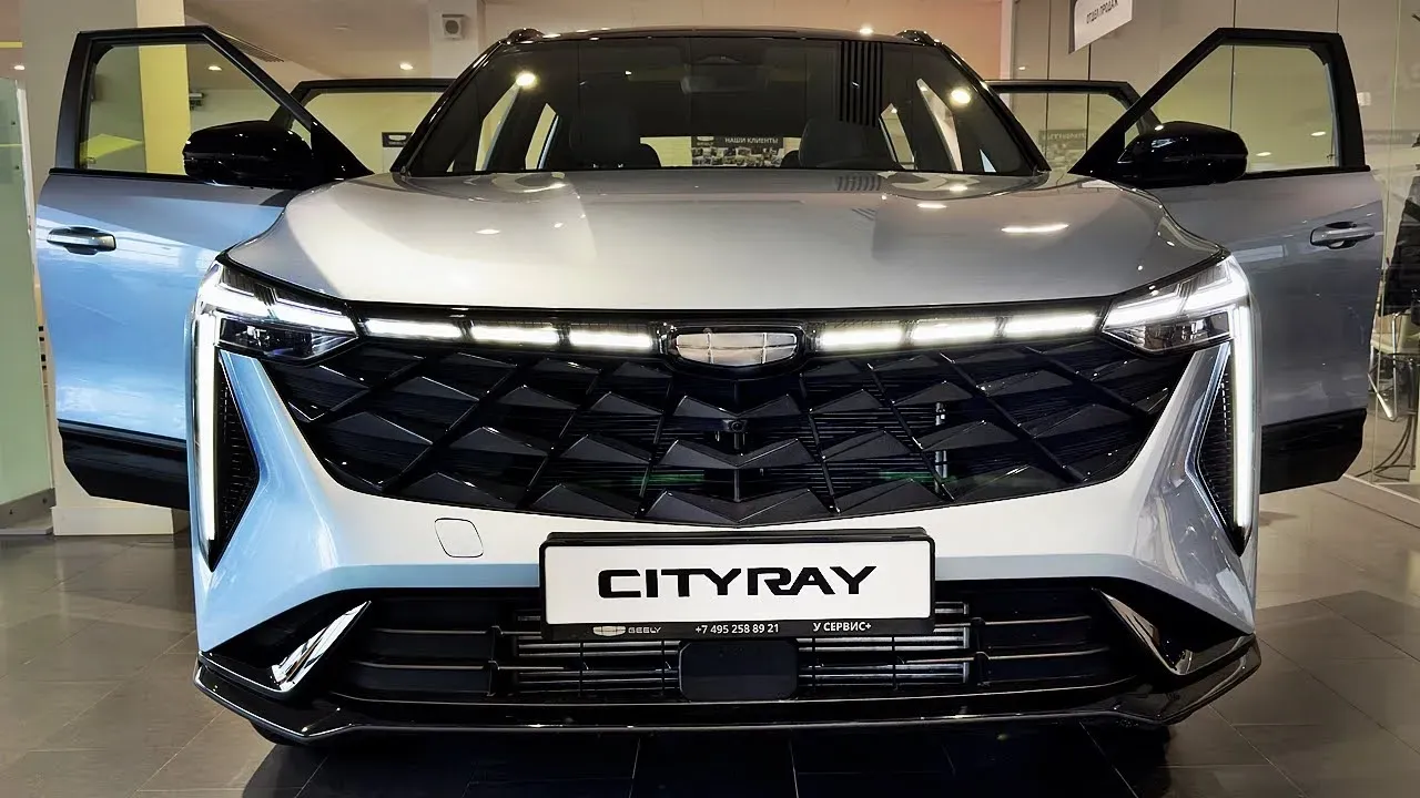 Geely Cityray 2025 en una toma frontal dinámica