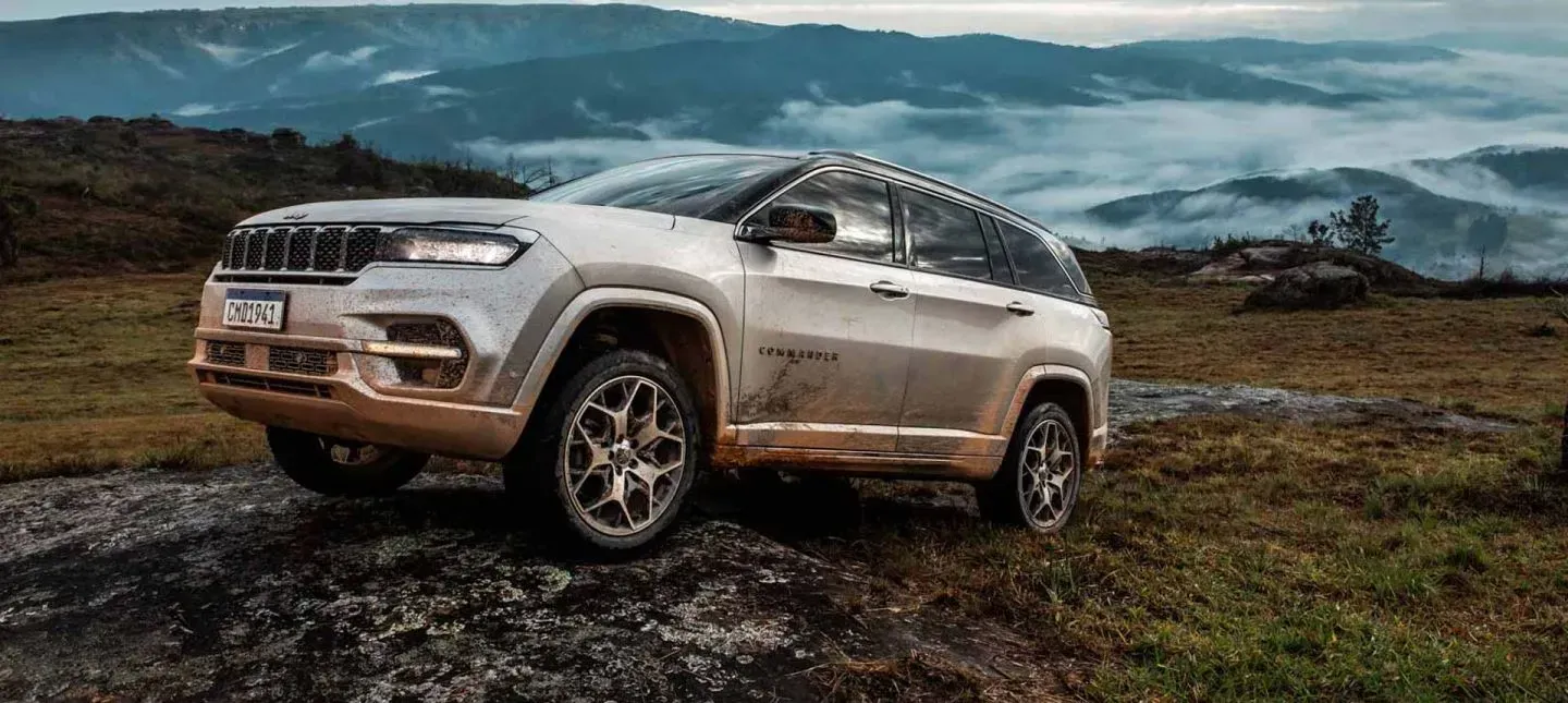 Interior y seguridad Jeep Commander 2025