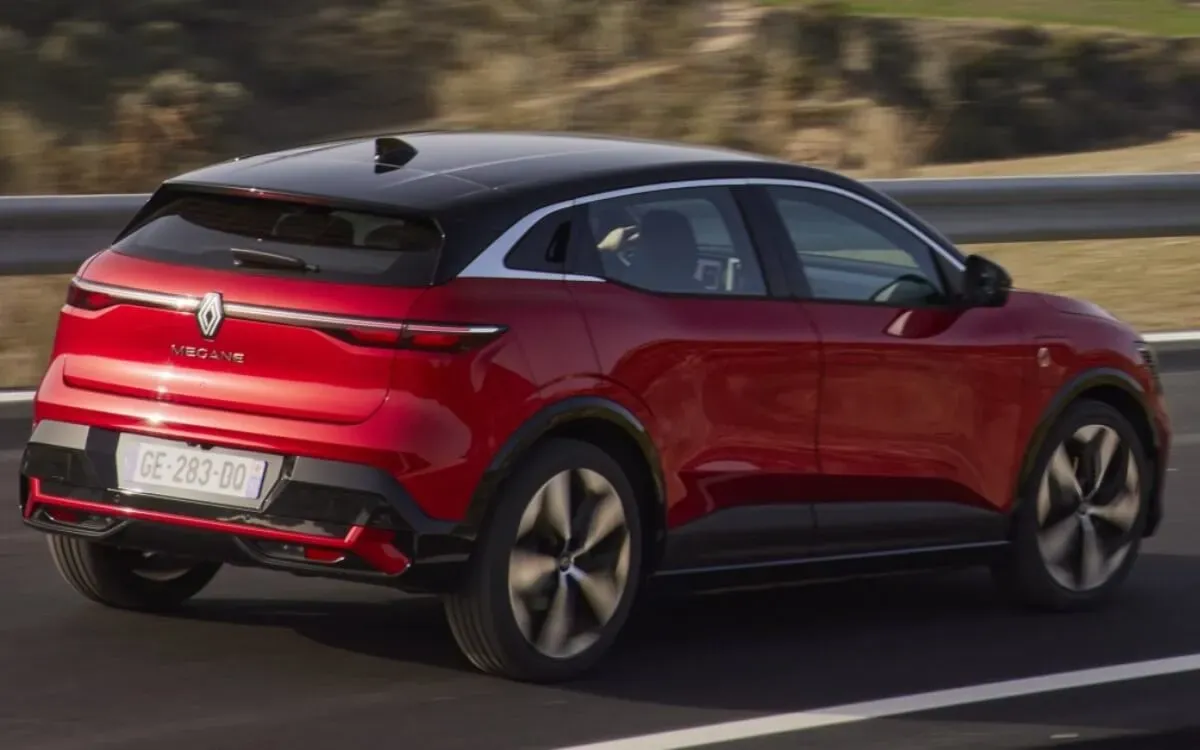 Renault Mégane E-Tech 2025 vista frontal